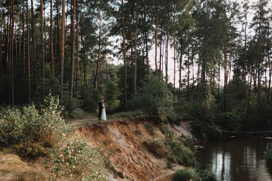 zdjęcia ślubne nad rzeką
